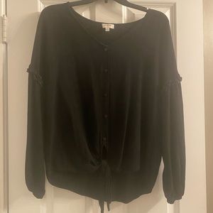 Sm black Umgee button-down top w/ tie front & sleeve detail. Perfect condition